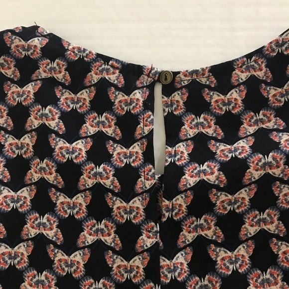 Forever 21 Contemporary Sleeveless Crewneck Black with Butterflies Pattern Top - Picture 6 of 9